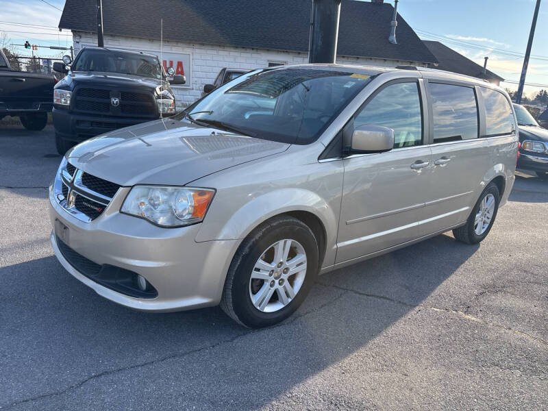 2013 Dodge Grand Caravan Crew's photo