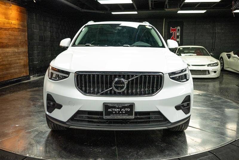 2024 Volvo XC40 B5 Plus Bright Theme