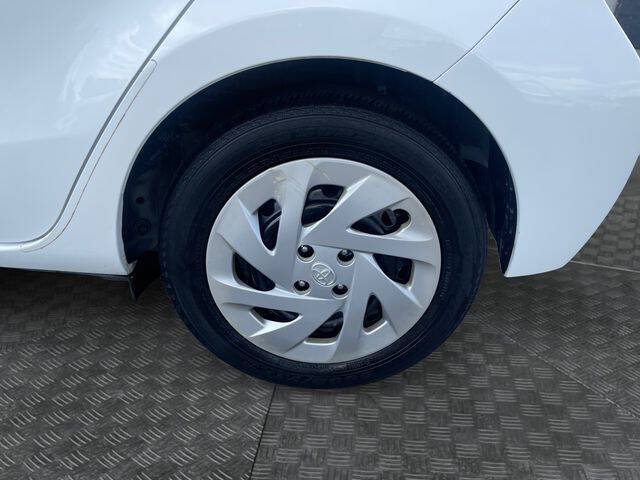 2016 Toyota Prius c Two