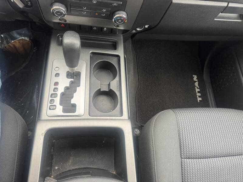 2012 Nissan Titan SV