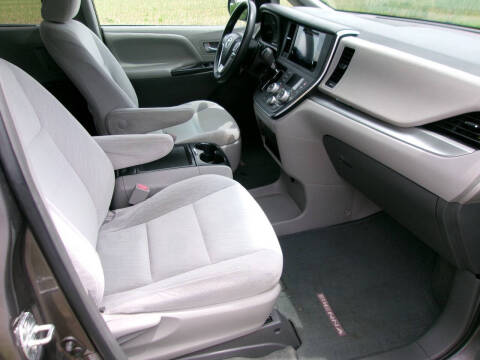 2016 Toyota Sienna LE 8-Passenger