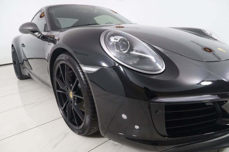 2019 Porsche 911 Carrera