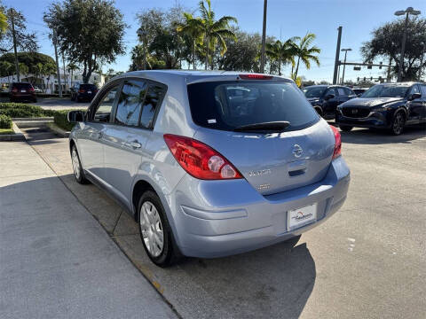2011 Nissan Versa 1.8 S
