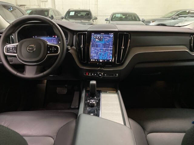 2025 Volvo XC60 B5 Plus Dark Theme