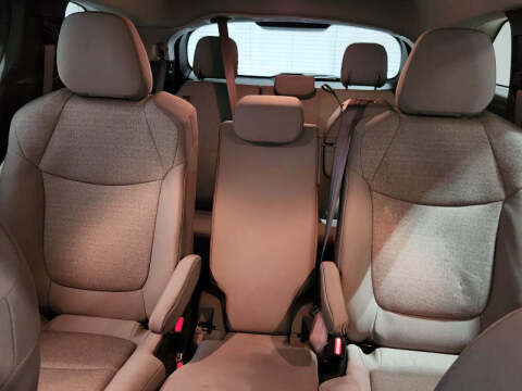 2025 Toyota Sienna LE 8-Passenger