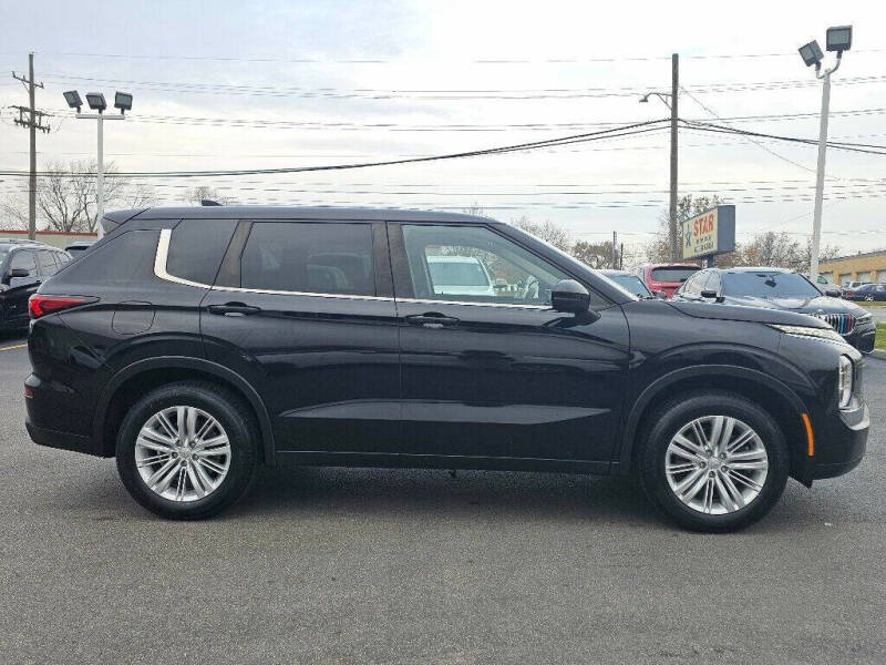 2022 Mitsubishi Outlander ES