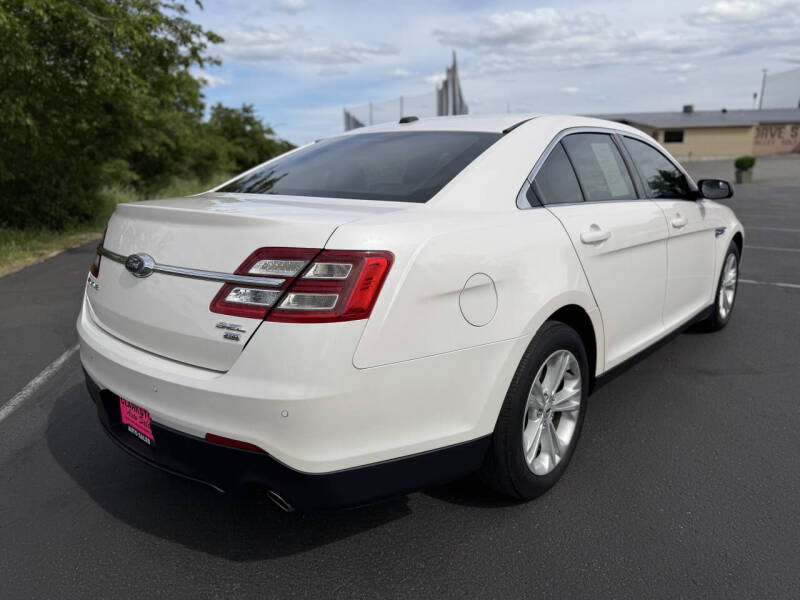 2017 Ford Taurus SEL