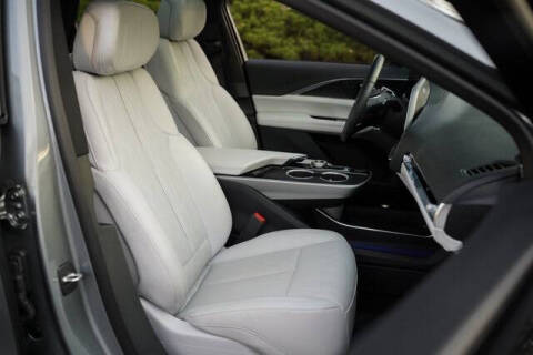 2024 Cadillac LYRIQ Luxury 1