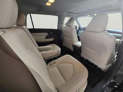 2022 Toyota Highlander Hybrid XLE