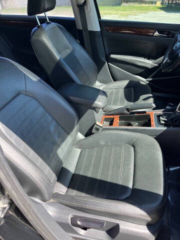 2012 Volkswagen Passat SEL