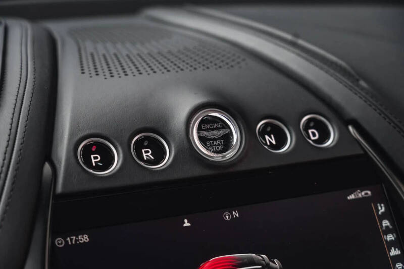 2021 Aston Martin DBX