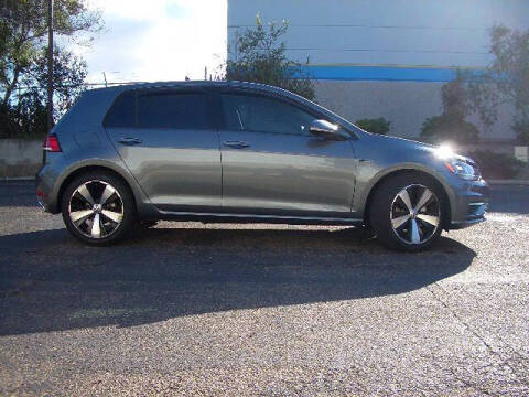 2019 Volkswagen Golf SE