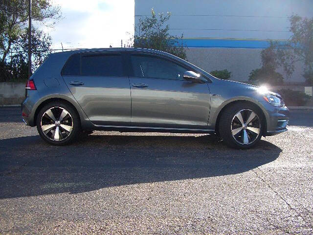 2019 Volkswagen Golf SE
