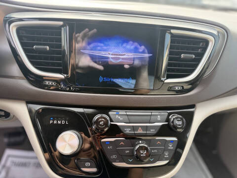 2017 Chrysler Pacifica Touring-L