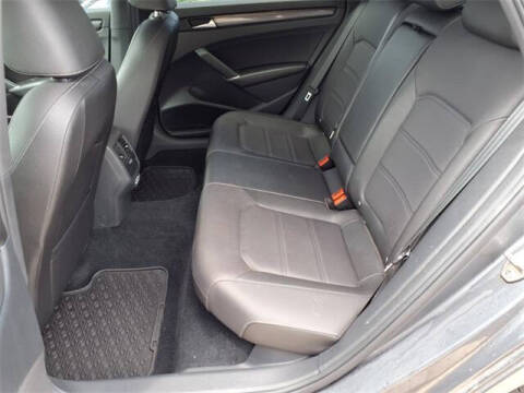 2022 Volkswagen Passat R-Line