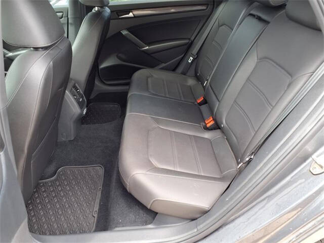 2022 Volkswagen Passat R-Line