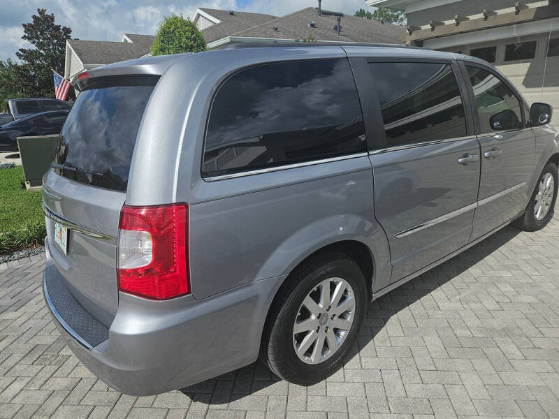 2016 Chrysler Town and Country Touring