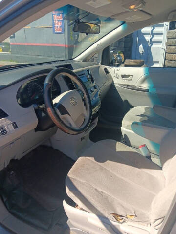 2012 Toyota Sienna Base 7-Passenger
