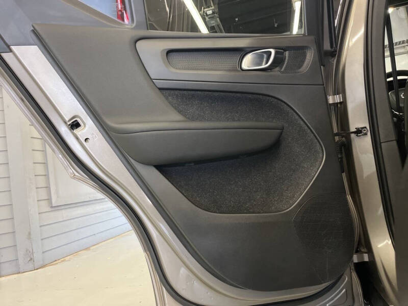 2022 Volvo XC40 T5 R-Design