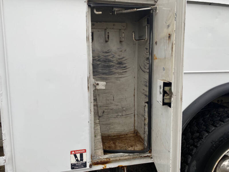 2007 Freightliner M2 106