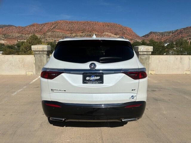 2022 Buick Enclave Essence