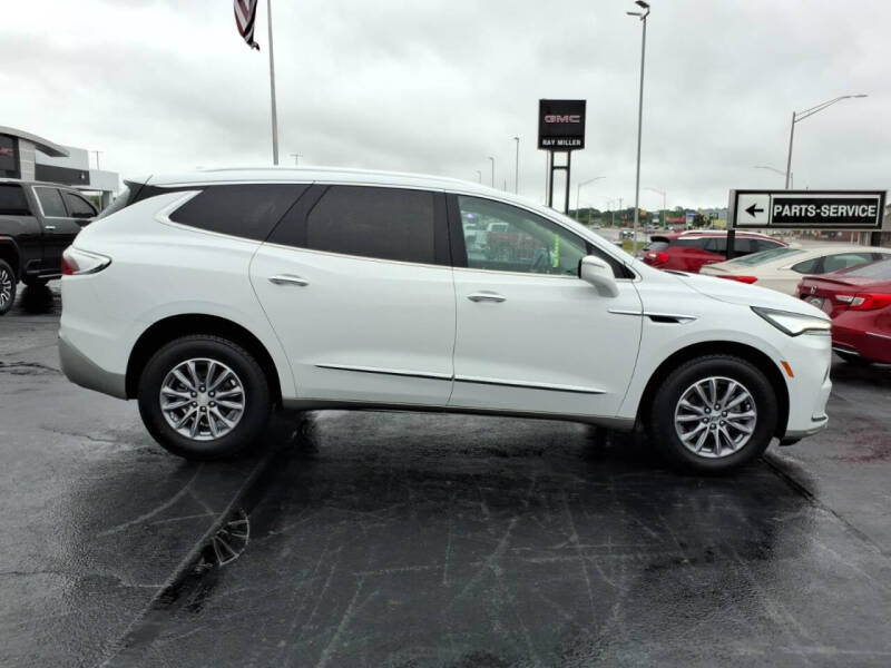 2024 Buick Enclave Essence