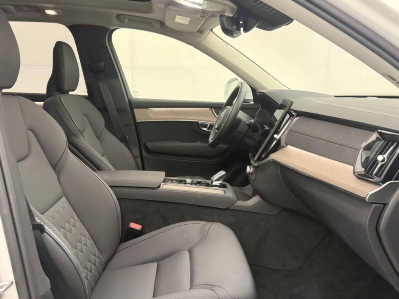 2025 Volvo XC90 B5 Plus Bright Theme 7P