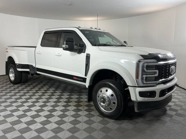 2025 Ford F-450 Super Duty Platinum
