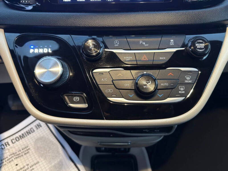 2017 Chrysler Pacifica Touring-L Plus