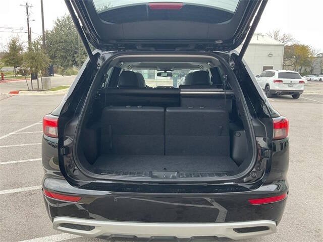 2023 Mitsubishi Outlander SE