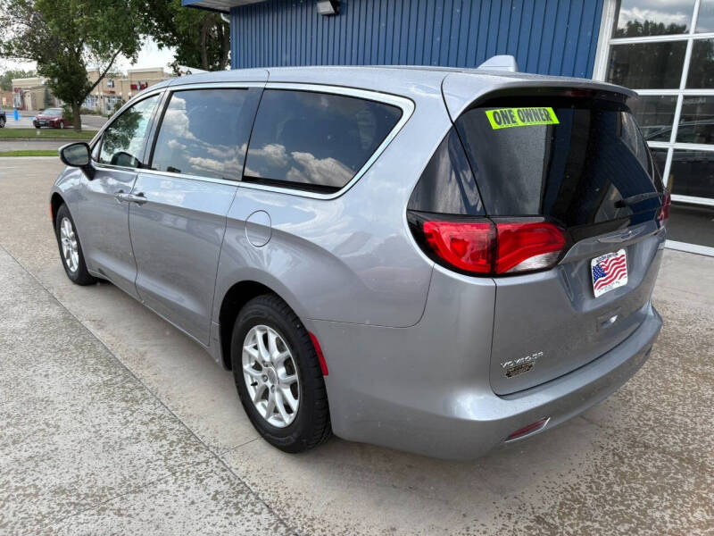 2020 Chrysler Voyager LX