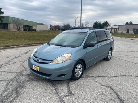 2008 Toyota Sienna for sale at JE Autoworks LLC in Willoughby OH