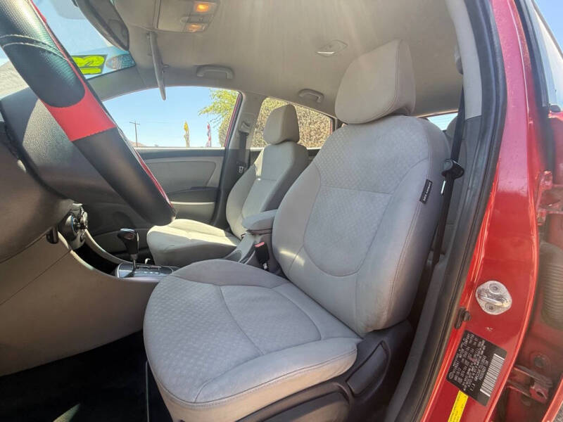 2013 Hyundai Accent SE