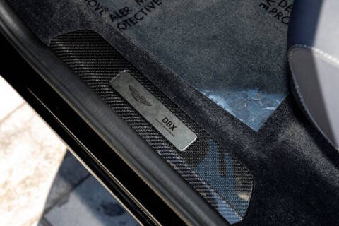 2025 Aston Martin DBX 707