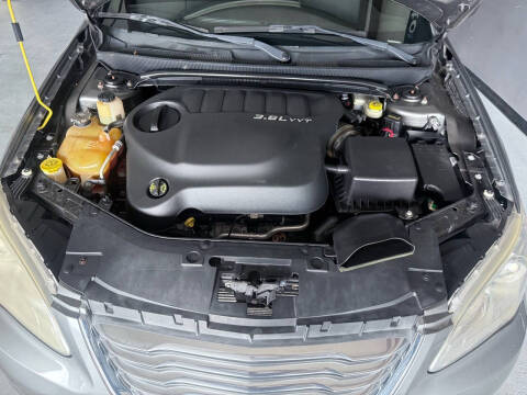 2013 Chrysler 200 Touring