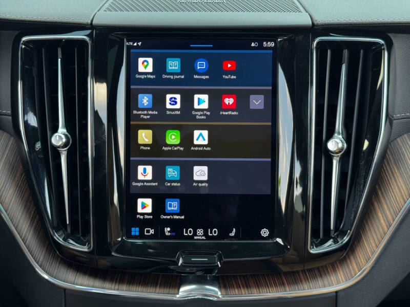 2023 Volvo XC60 B5 Ultimate Bright Theme