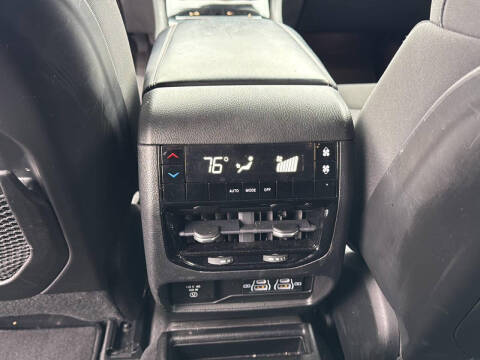 2022 Jeep Grand Cherokee L Laredo