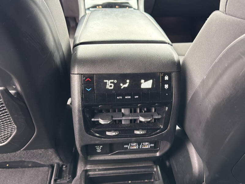 2022 Jeep Grand Cherokee L Laredo