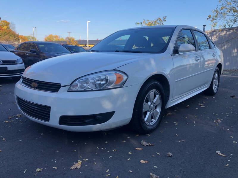 2010 Chevrolet Impala LT photo 2