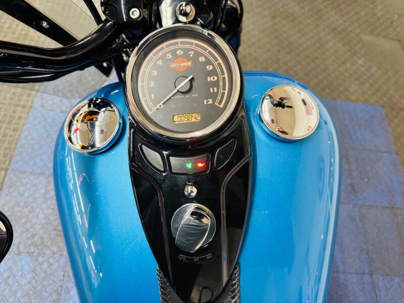 2011 Harley-Davidson FLSTSB