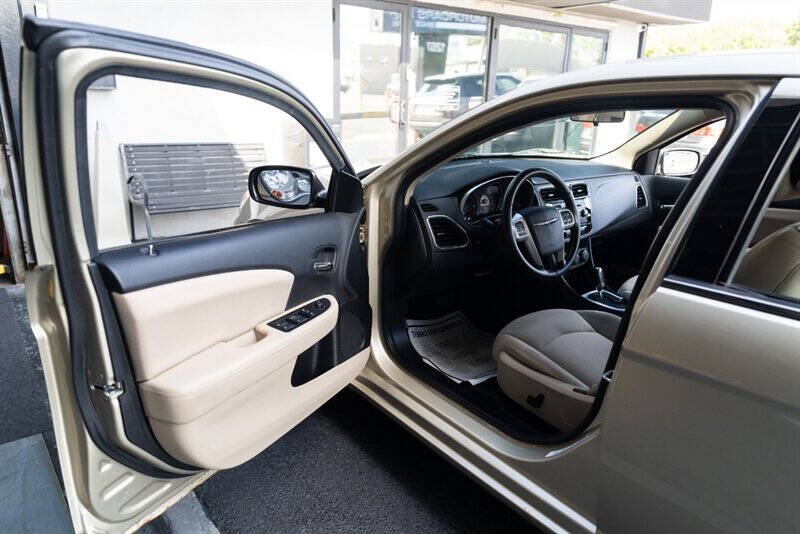 2011 Chrysler 200 Touring