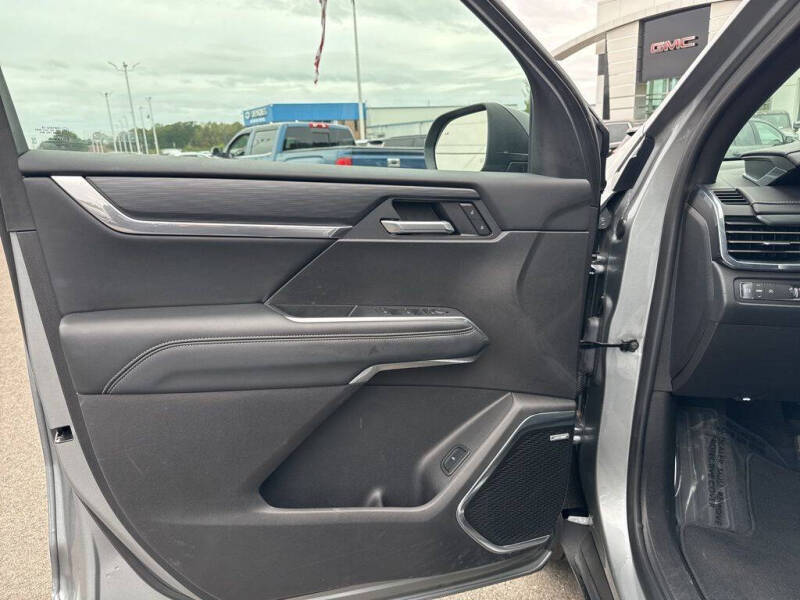 2025 GMC Acadia Elevation