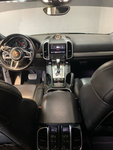 2017 Porsche Cayenne Turbo