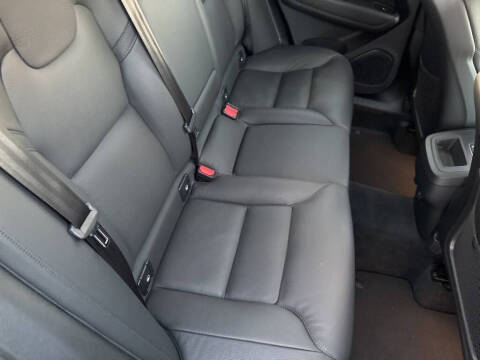 2025 Volvo XC60 B5 Plus Dark Theme