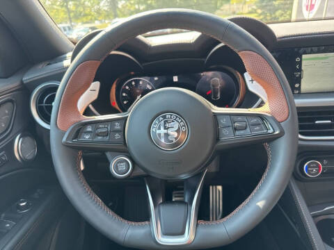 2025 Alfa Romeo Stelvio Intensa