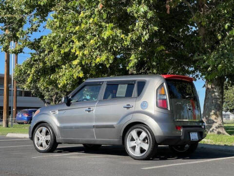 2011 Kia Soul +