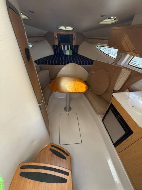 2012 Four Winns V305