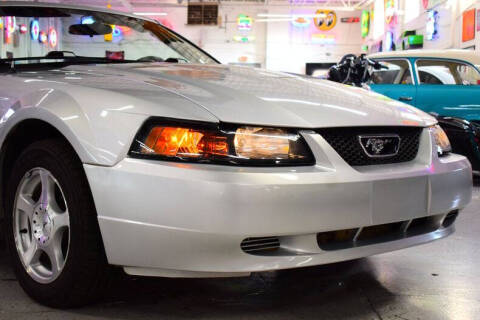 2004 Ford Mustang Deluxe