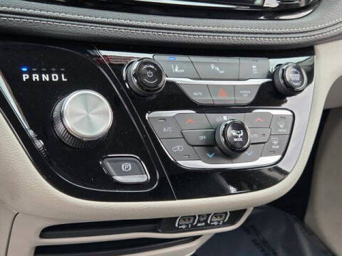 2024 Chrysler Pacifica Plug-In Hybrid Select
