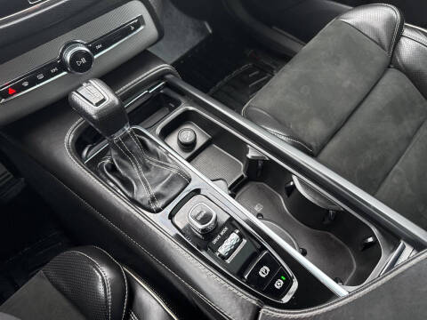 2017 Volvo XC90 T6 R-Design